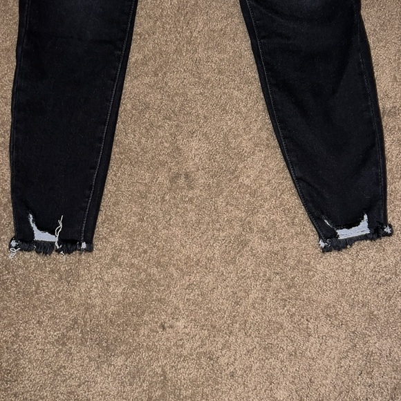 Women’s Skinny Jeans - Picture 2 of 4